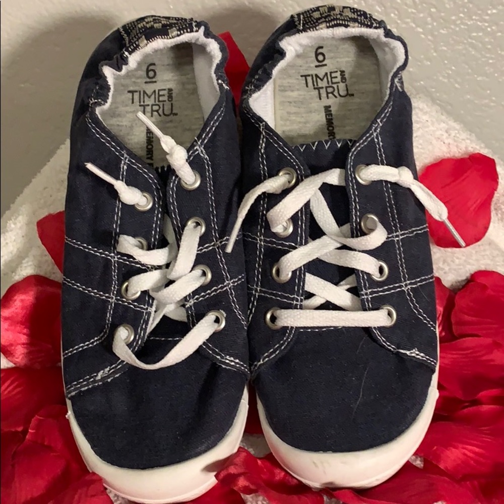 Time And Tru Size 6 New Memory Foam Navy Shoes - image 3